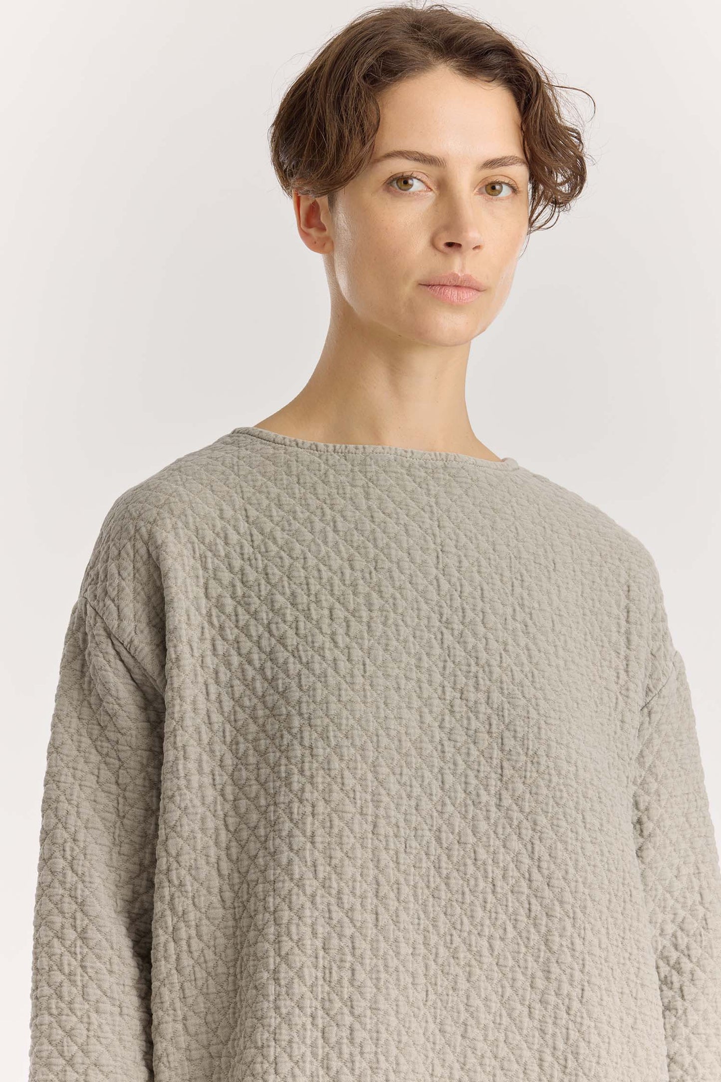 Diamond Quilted Dress / Limestone
Basic crew neck
Frayed edge detailing at sleeves and hem
Side seam pockets
Soft fabric
70% cotton, 16% viscose, 14% nylon
Machine wash in cold water, tumble dry low, no bleach
Style number: DQ-LD18
Made in USA