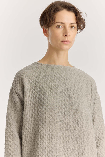 Diamond Quilted Dress / Limestone
Basic crew neck
Frayed edge detailing at sleeves and hem
Side seam pockets
Soft fabric
70% cotton, 16% viscose, 14% nylon
Machine wash in cold water, tumble dry low, no bleach
Style number: DQ-LD18
Made in USA
