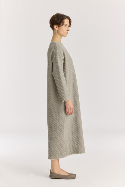 Diamond Quilted Dress / Limestone
Basic crew neck
Frayed edge detailing at sleeves and hem
Side seam pockets
Soft fabric
70% cotton, 16% viscose, 14% nylon
Machine wash in cold water, tumble dry low, no bleach
Style number: DQ-LD18
Made in USA