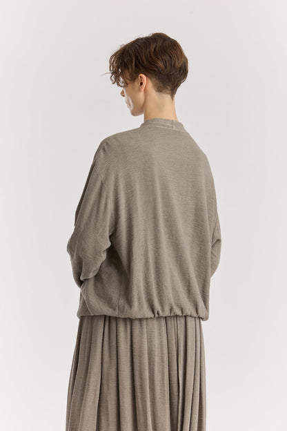 DRAPY SHIRTS / DK. STONE
Stand collar
A single button closure at the front
Crossed shirts
Double-layered front body
Textured 50% Rayon 50% Cotton
Cold machine or hand wash, tumble dry low or dry flat, no bleach
Style Number: RC-DPS01
Relaxed fit
MADE IN USA