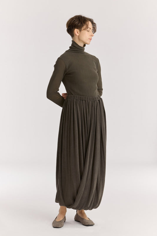DOUBLE LAYERED DRAPY SKIRT / SLATE
Elasticized waistband
Shirred details across the waist
Double-layered
Textured 50% Rayon 50% Cotton
Cold machine or hand wash, tumble dry low or dry flat, no bleach
Style Number: RC-GS02
Relaxed fit
Made in USA