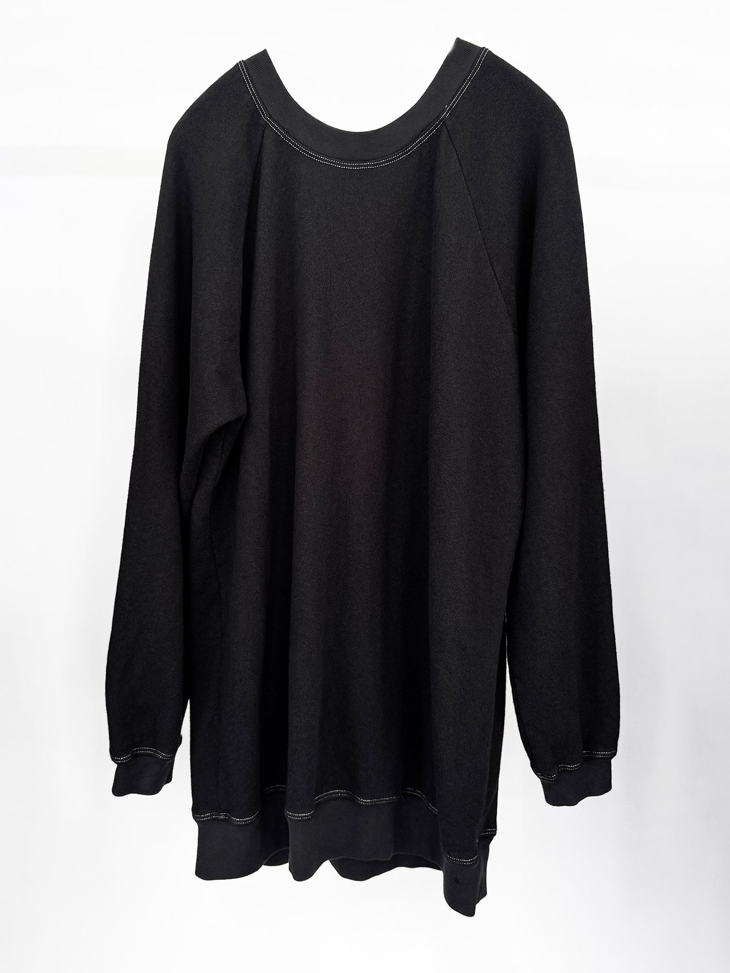 LONG RAGLAN SWEATSHIRT / BLACK with contrasted stitches