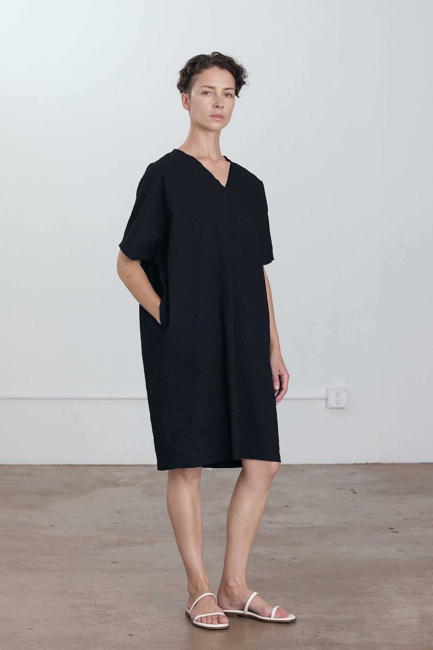 V-NECK DRESS / MIDNIGHT