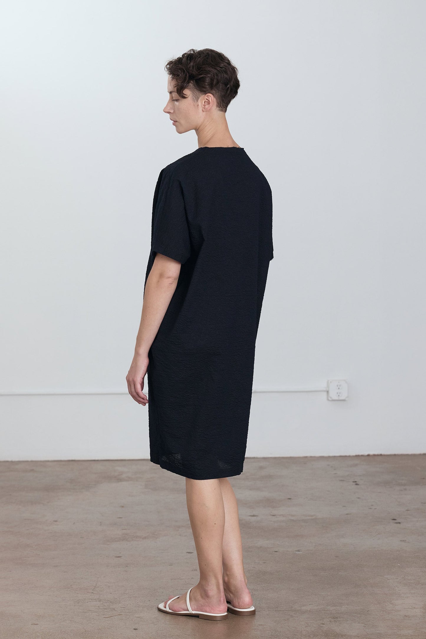 V-NECK DRESS / MIDNIGHT