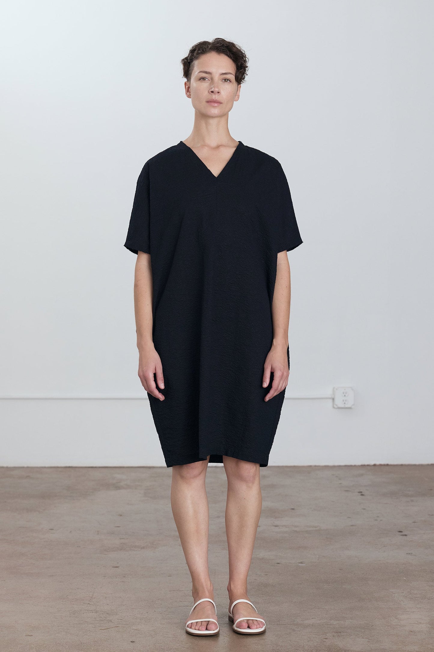 V-NECK DRESS / MIDNIGHT