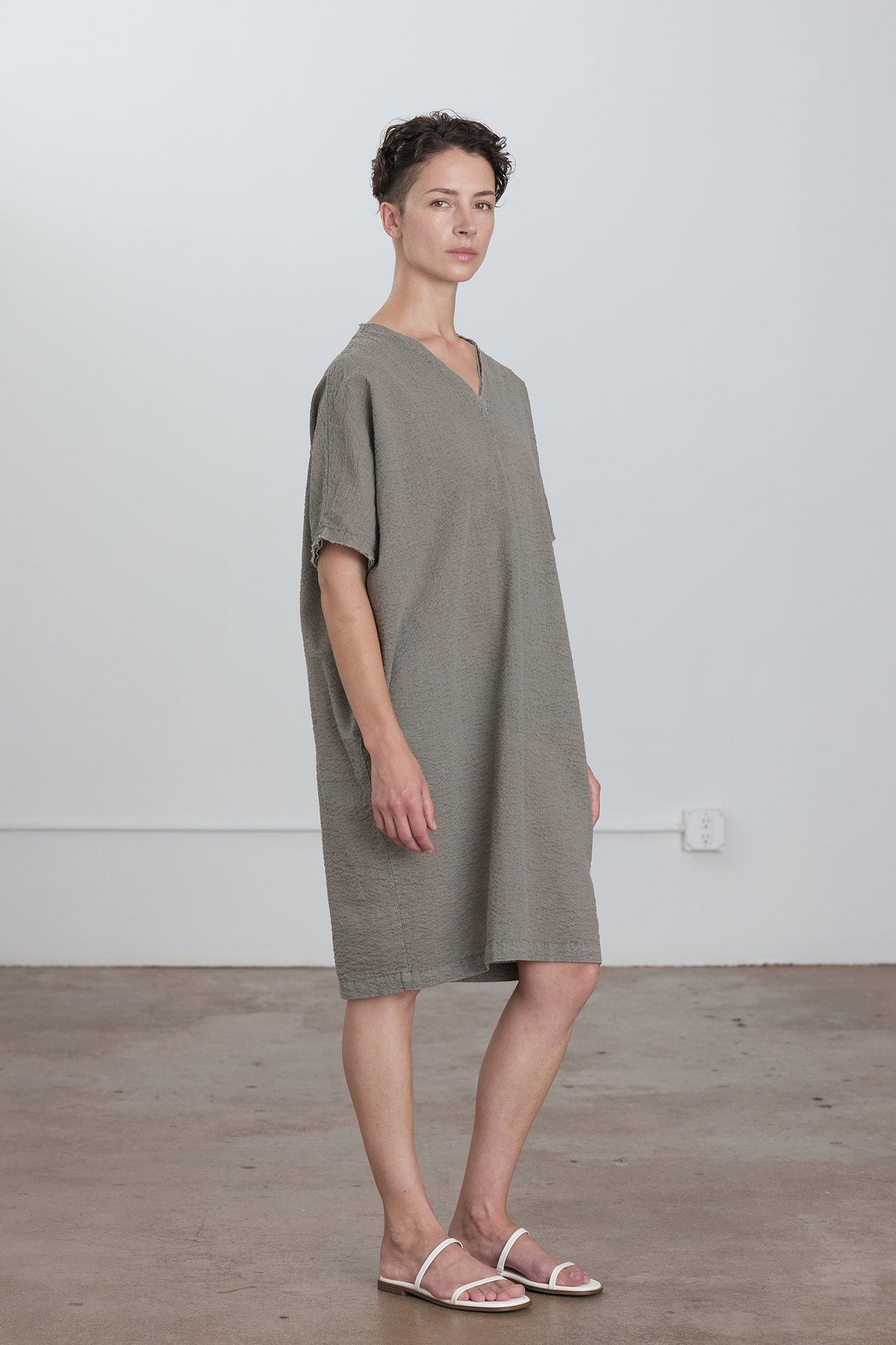 V-NECK DRESS / P. GREY