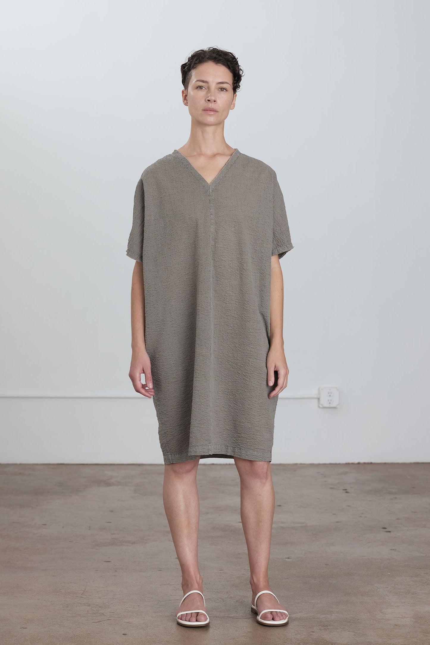 V-NECK DRESS / P. GREY