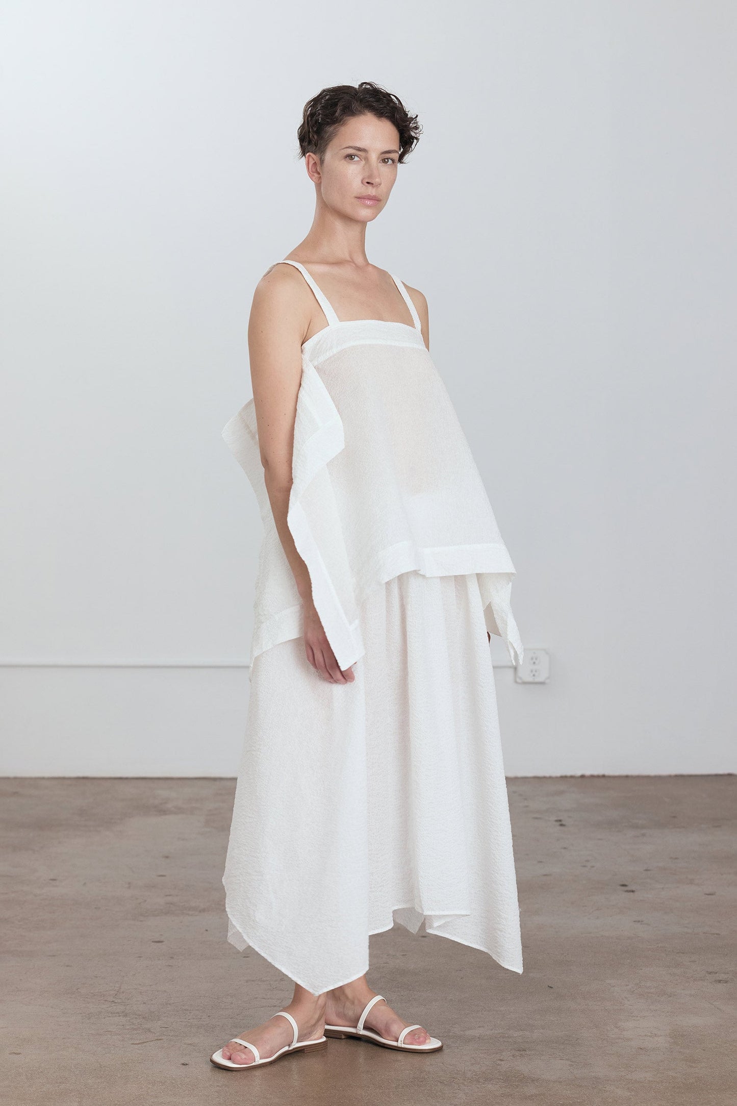 PAPER TOP / WHITE