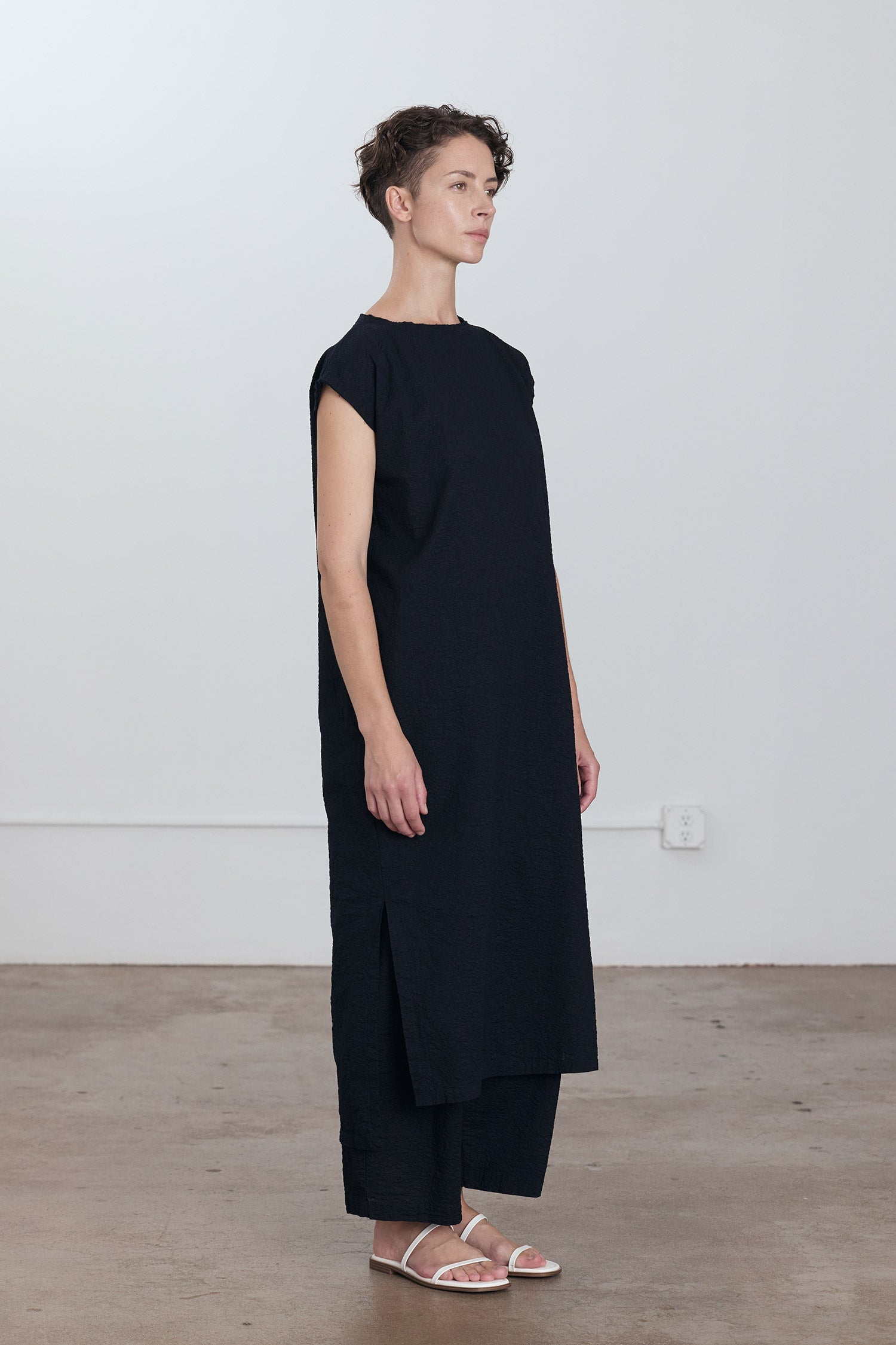 NO SLEEVE DRESS / MIDNIGHT – BLACK CRANE