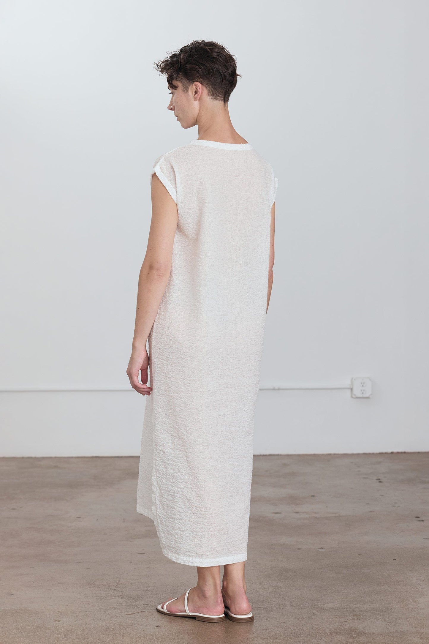 NO SLEEVE DRESS / WHITE