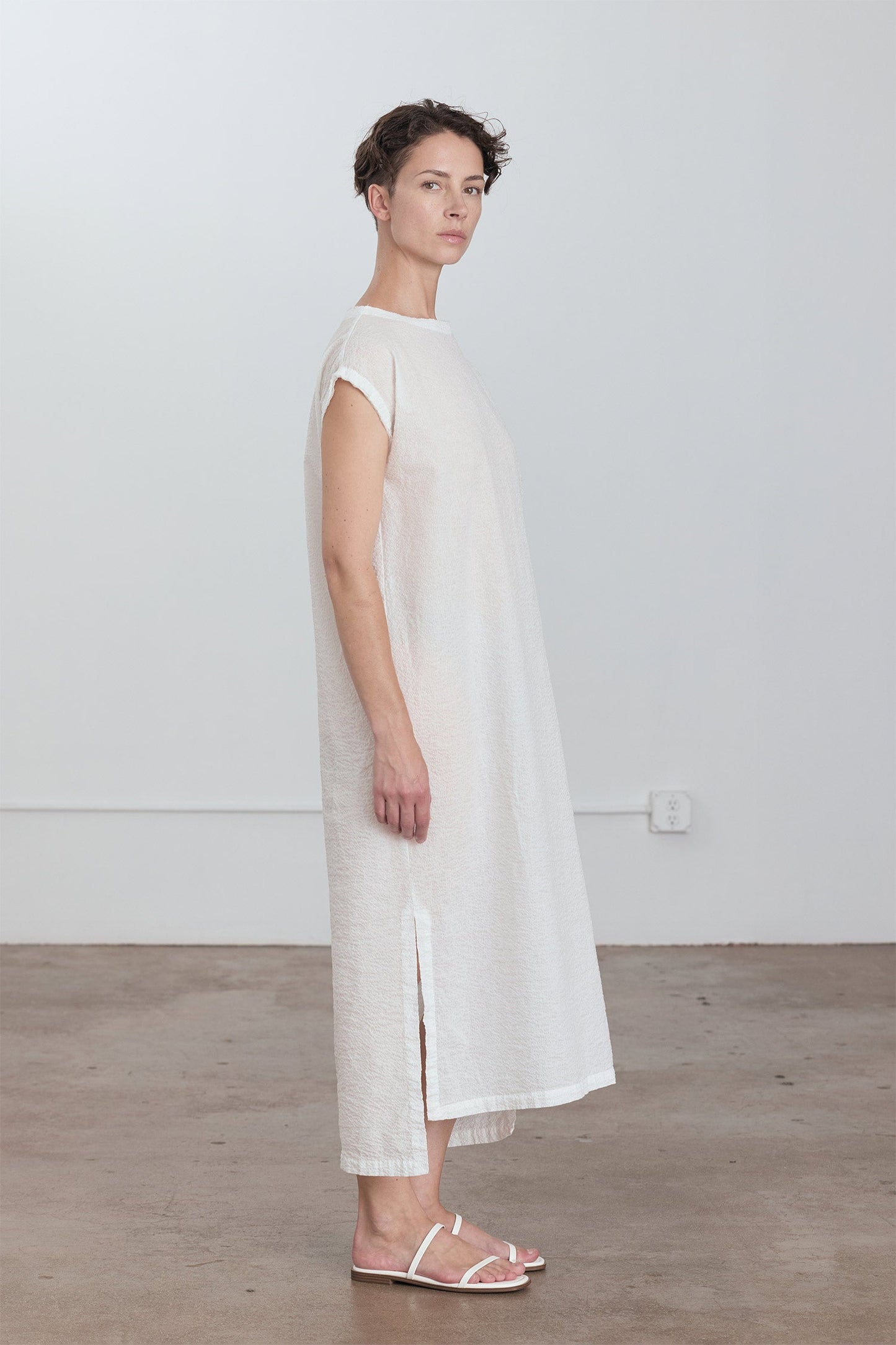NO SLEEVE DRESS / WHITE