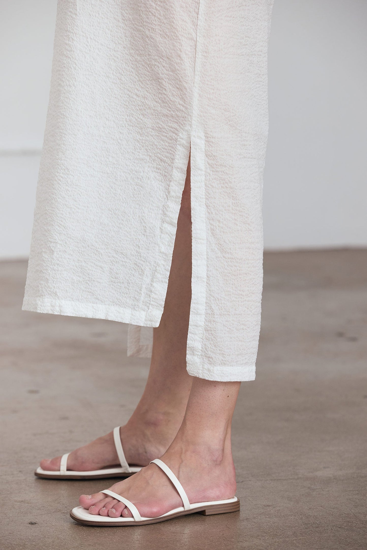 NO SLEEVE DRESS / WHITE