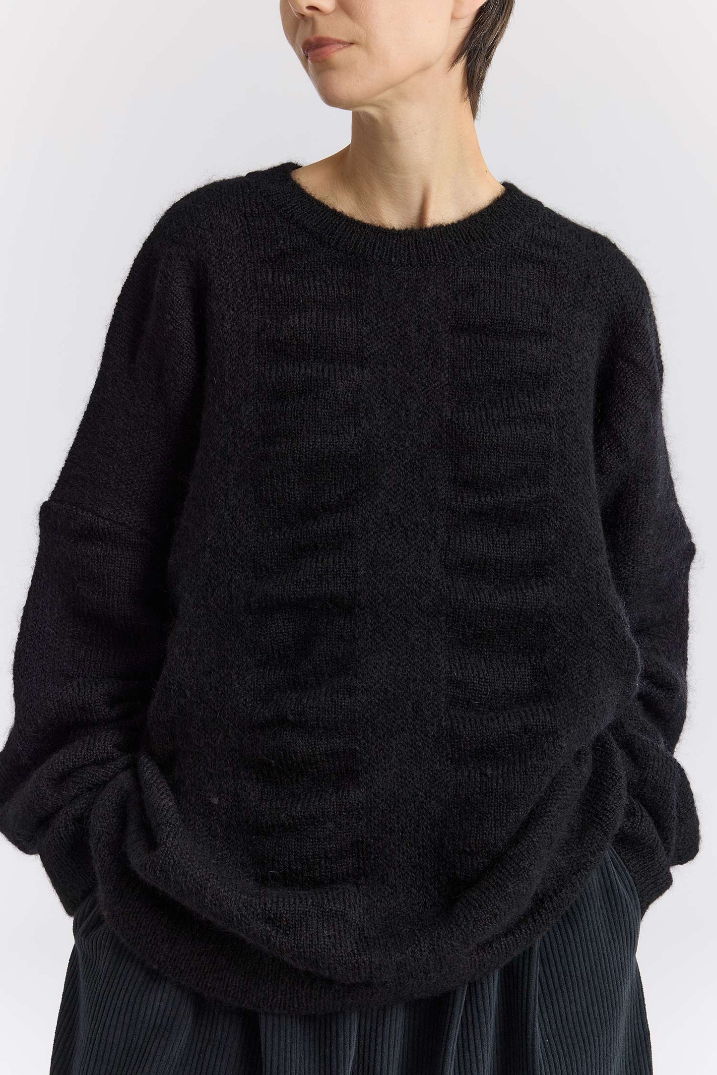 WATERFALL OVERSIZED SWEATER / BLACK