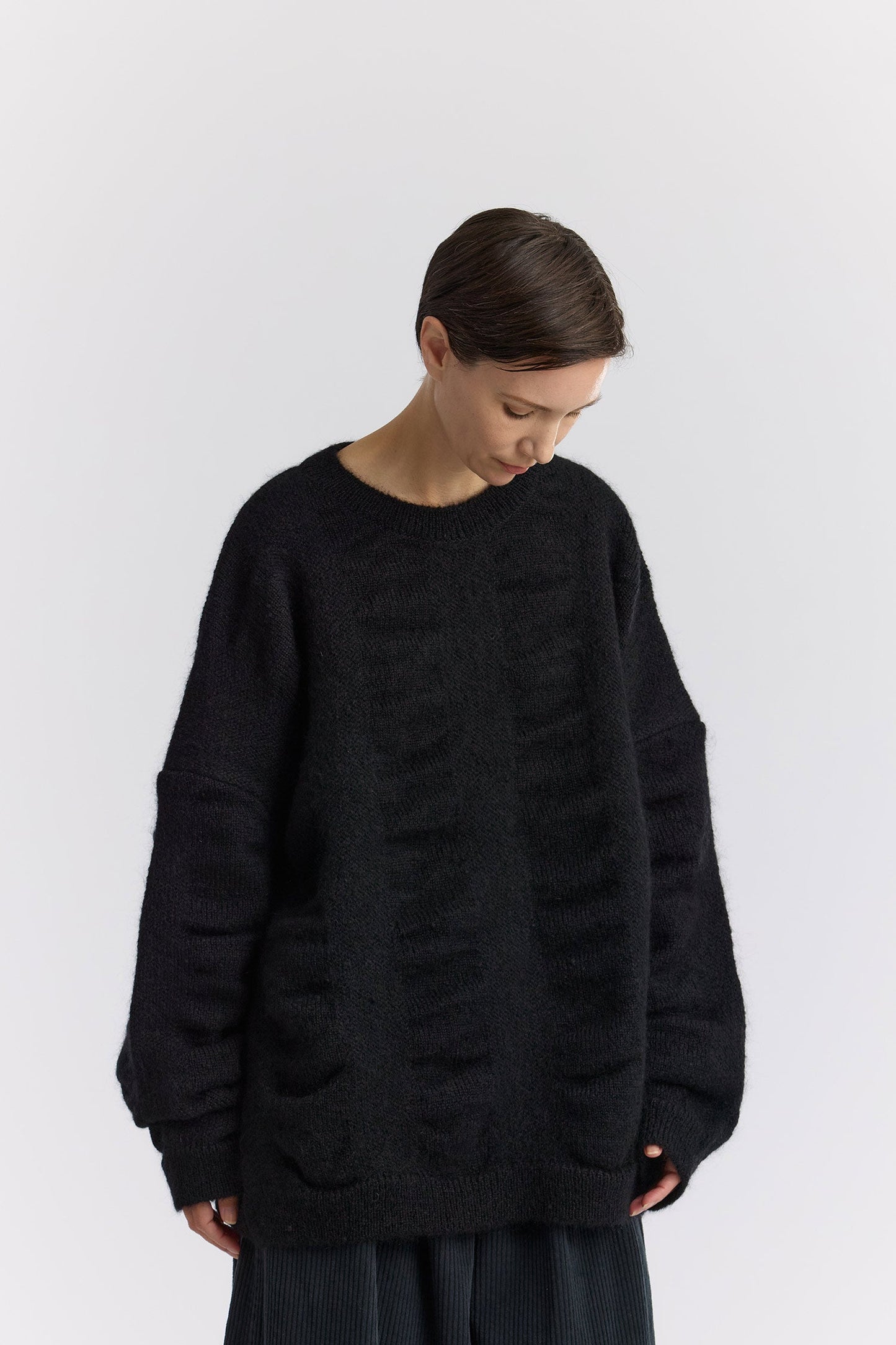 WATERFALL OVERSIZED SWEATER / BLACK