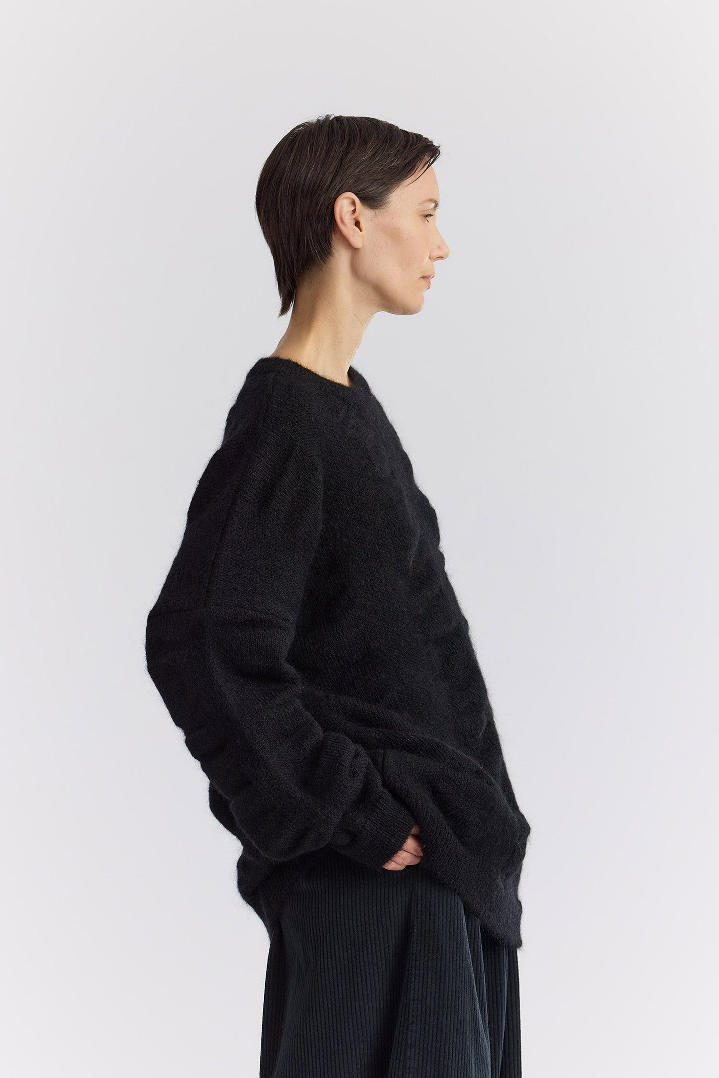 WATERFALL OVERSIZED SWEATER / BLACK