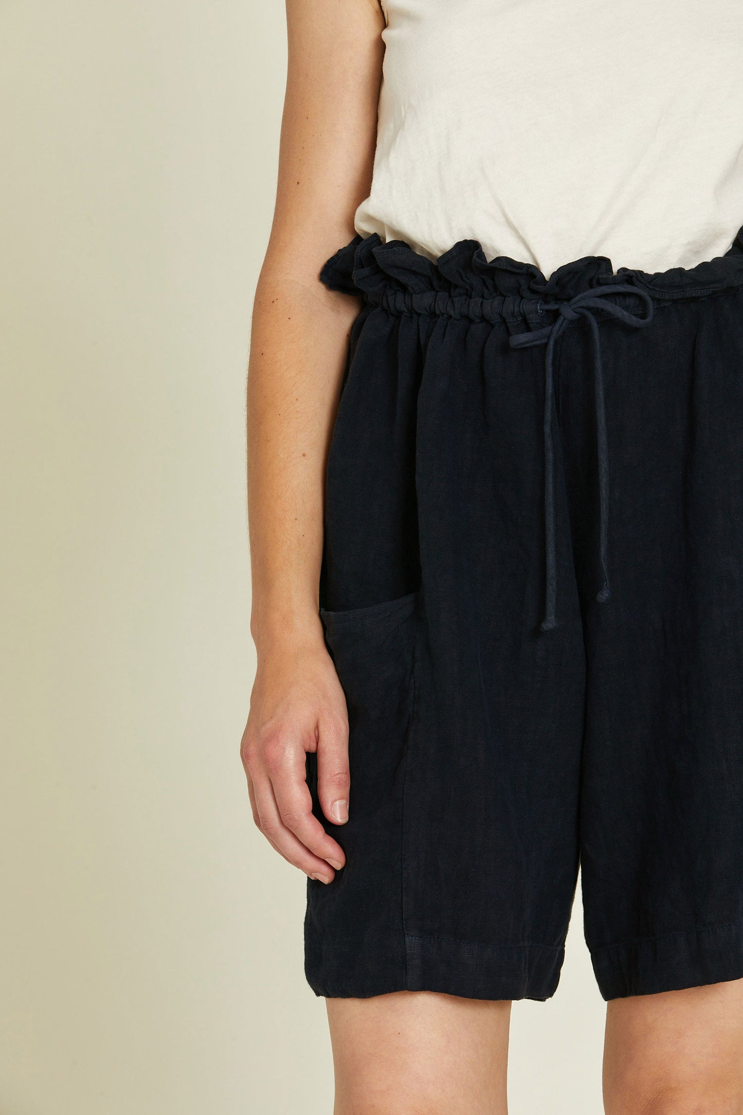 LINEN PARACHUTE SHORTS / BLACK / L-PS18