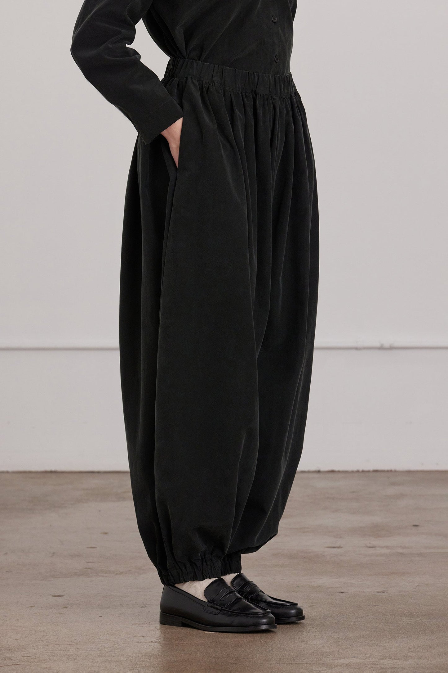 LANTERN PANTS / BLACK