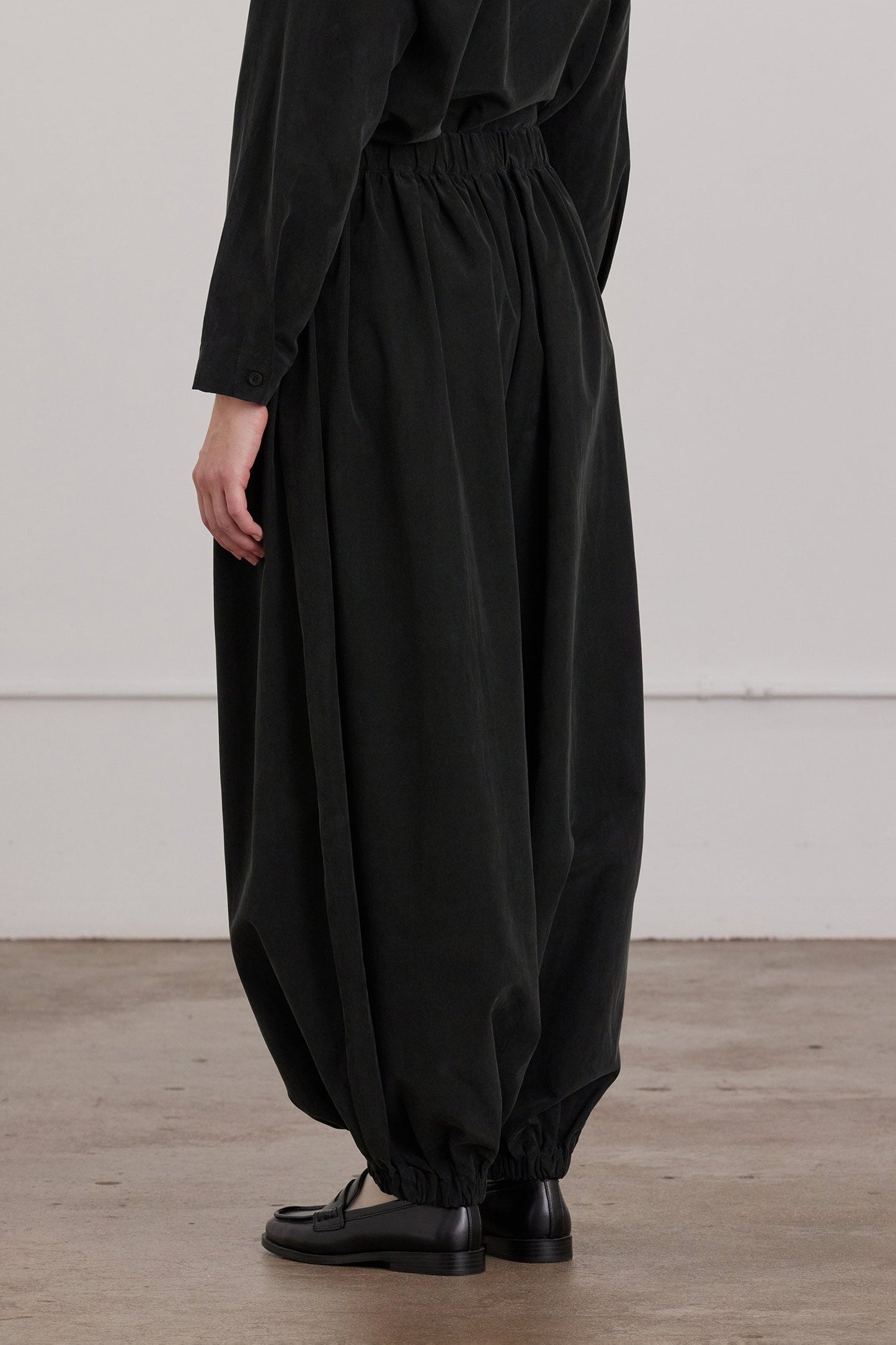LANTERN PANTS / BLACK