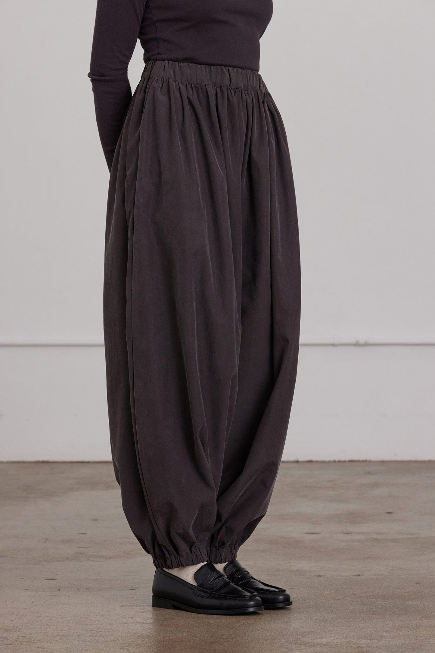 LANTERN PANTS / DK. PLUM