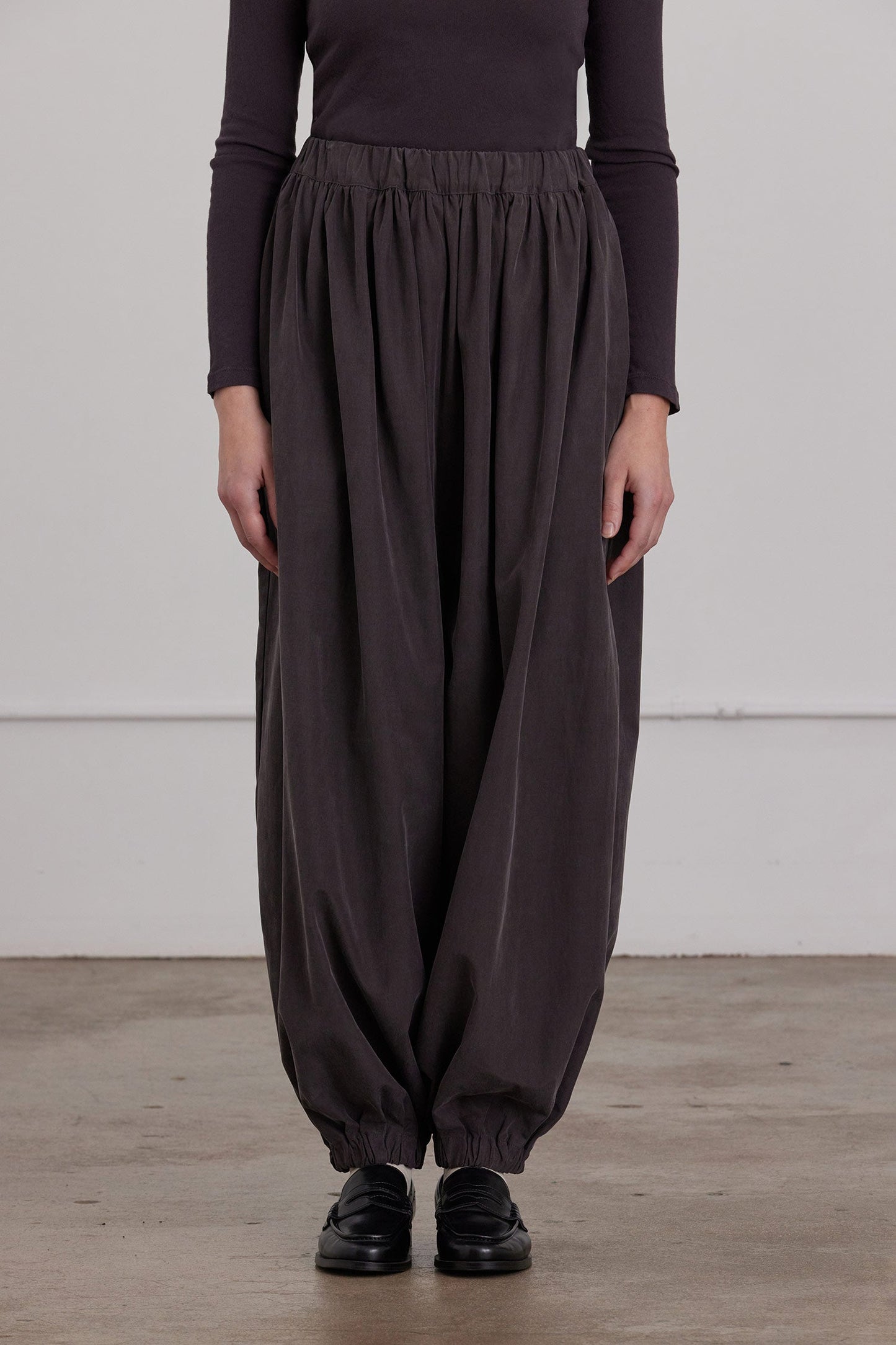 LANTERN PANTS / DK. PLUM