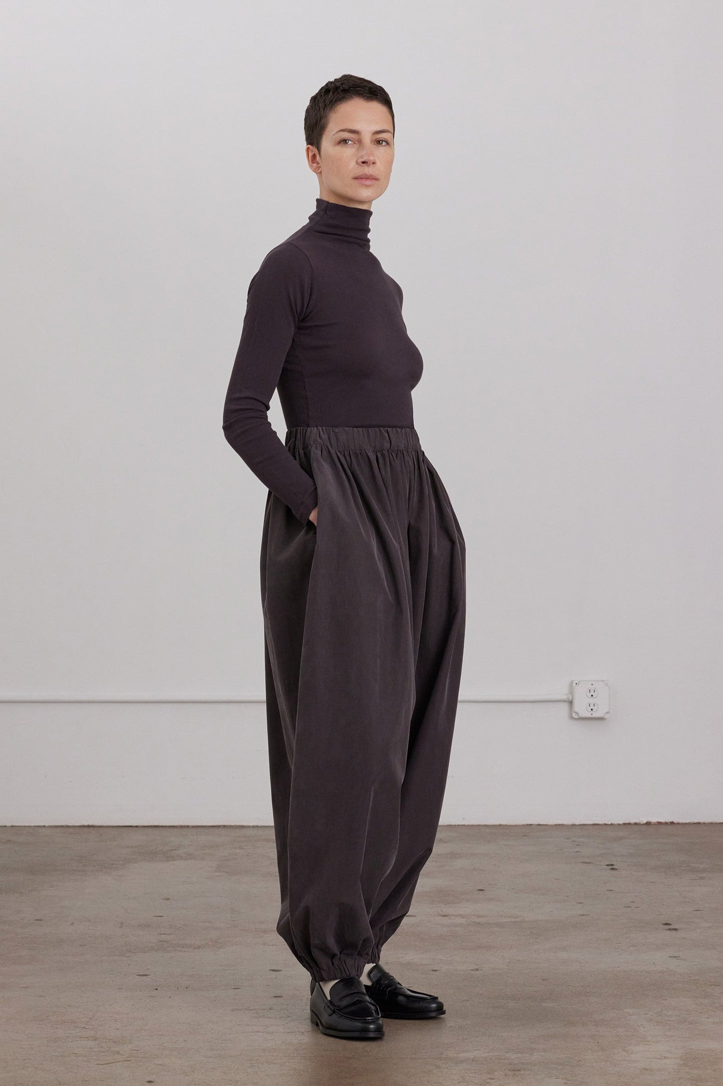 LANTERN PANTS / DK. PLUM
