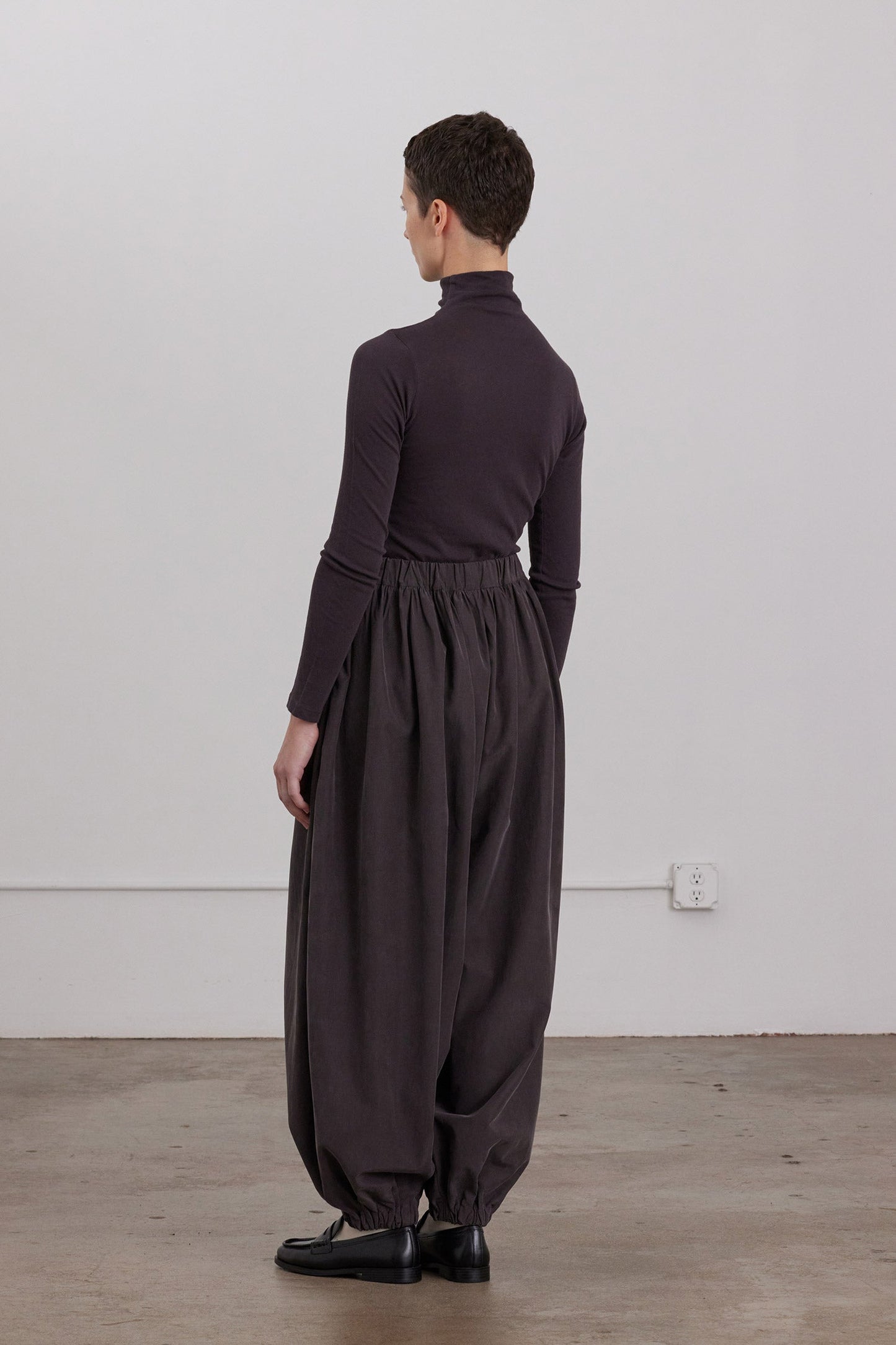 LANTERN PANTS / DK. PLUM