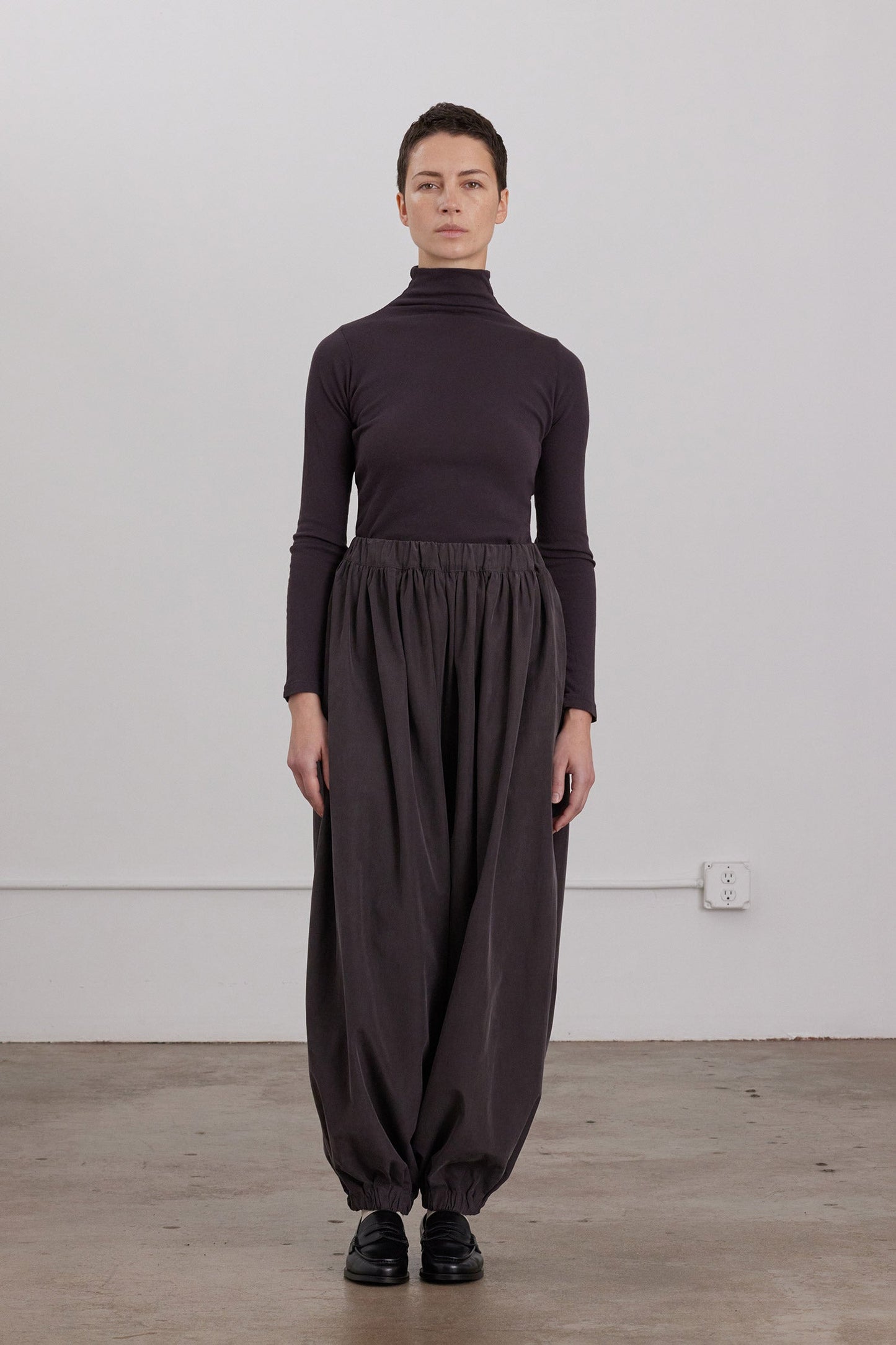 LANTERN PANTS / DK. PLUM