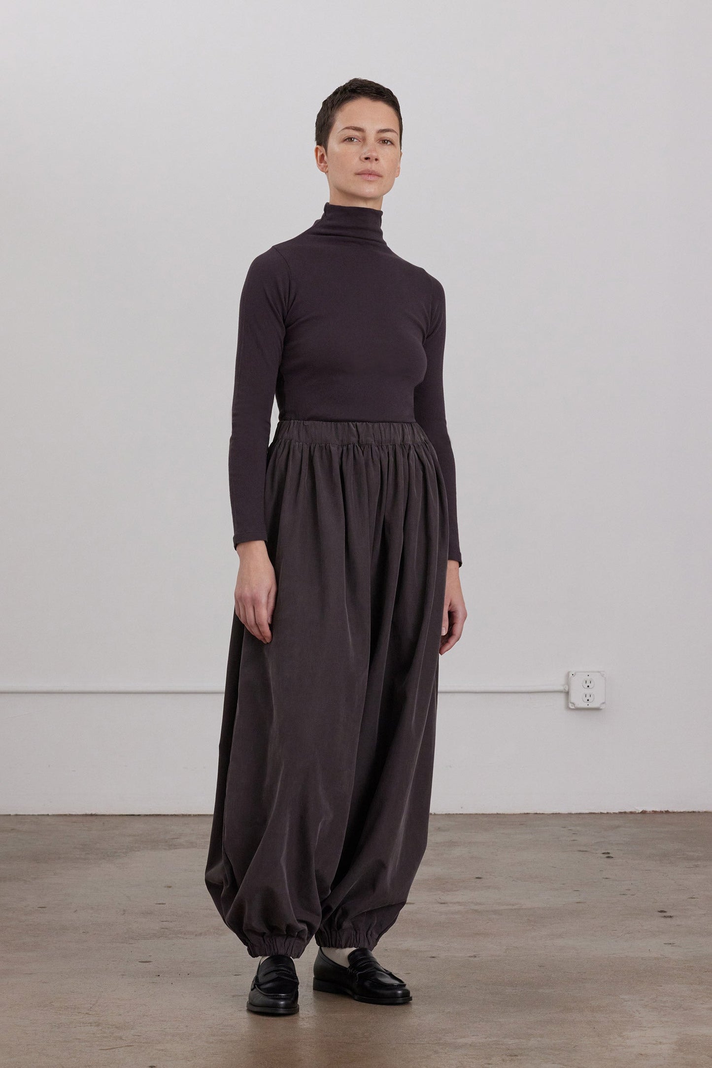 LANTERN PANTS / DK. PLUM