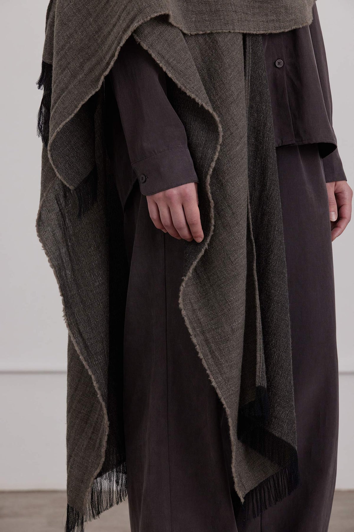 LIGHT WOOL LONG PONCHO / GREY