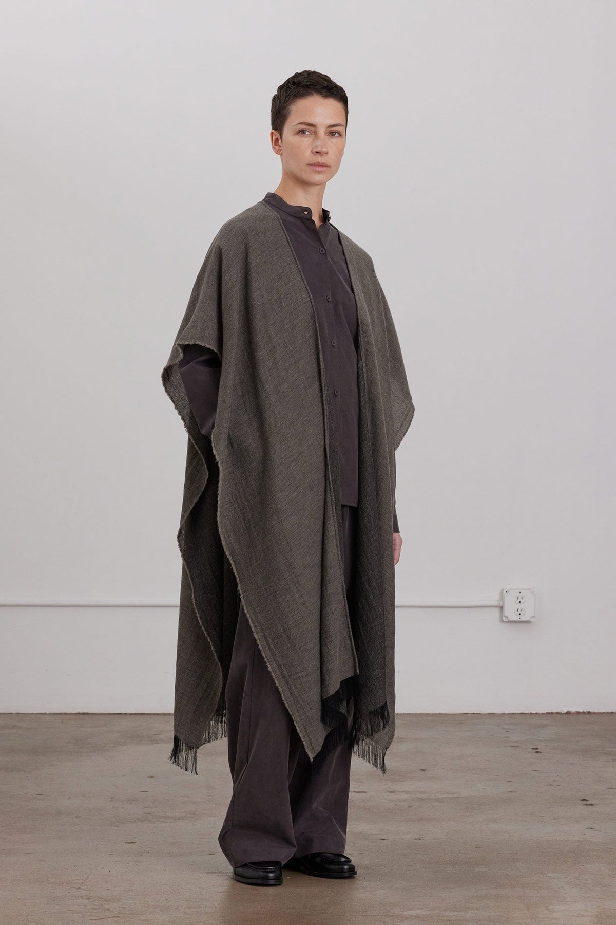 LIGHT WOOL LONG PONCHO / GREY