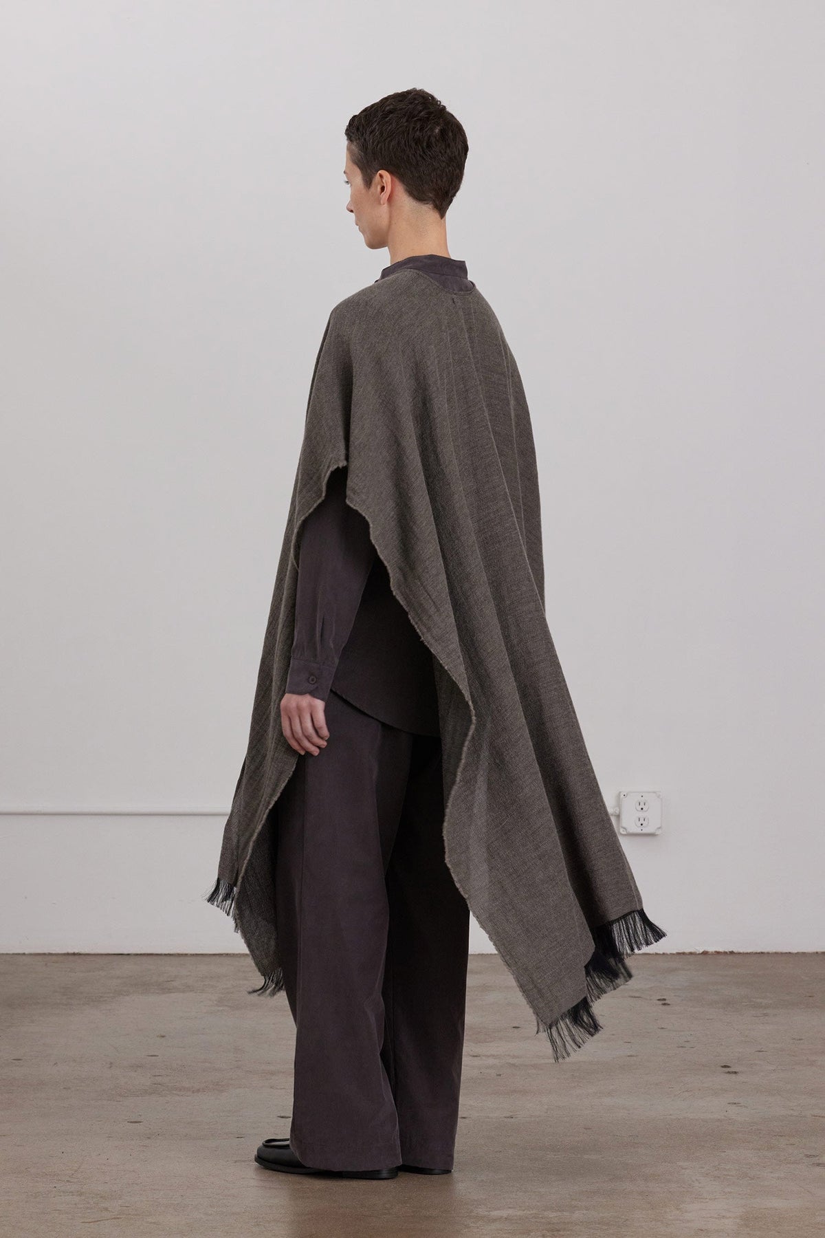 LIGHT WOOL LONG PONCHO / GREY