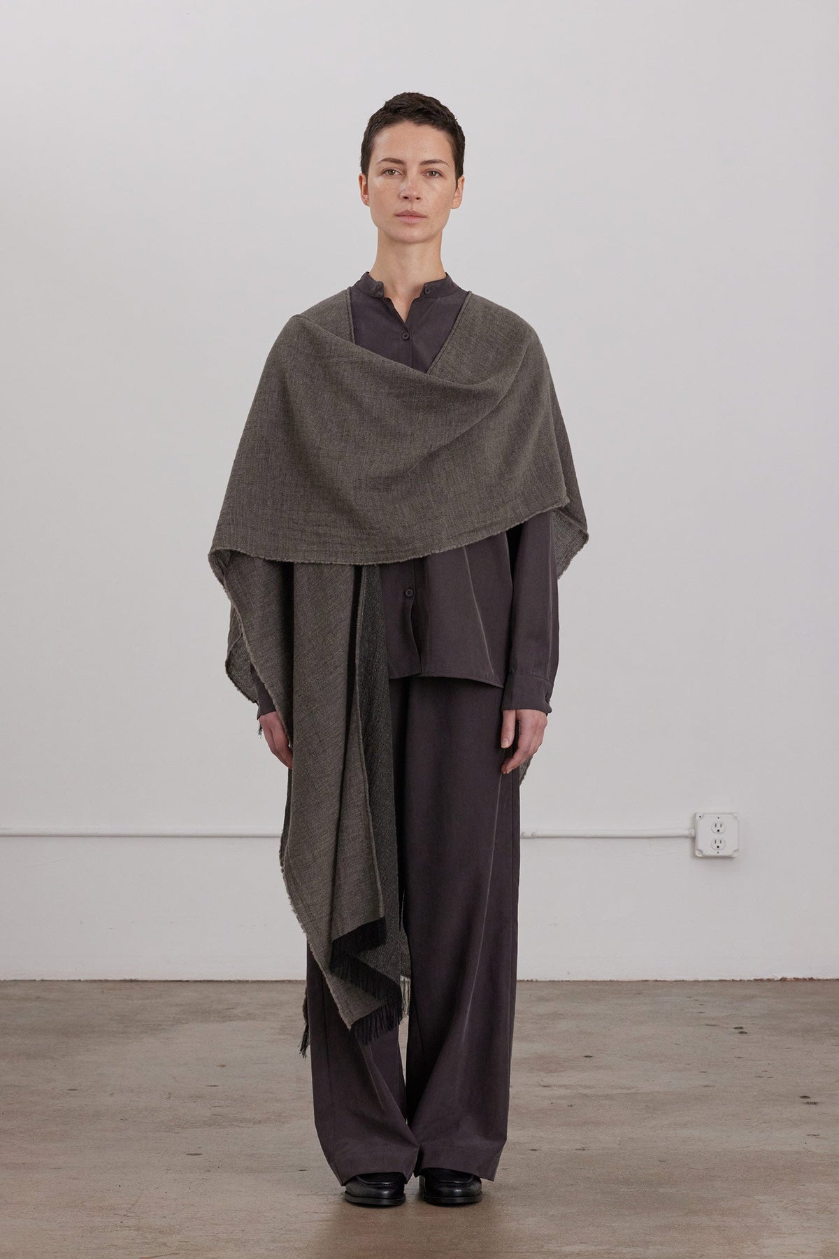 LIGHT WOOL LONG PONCHO / GREY