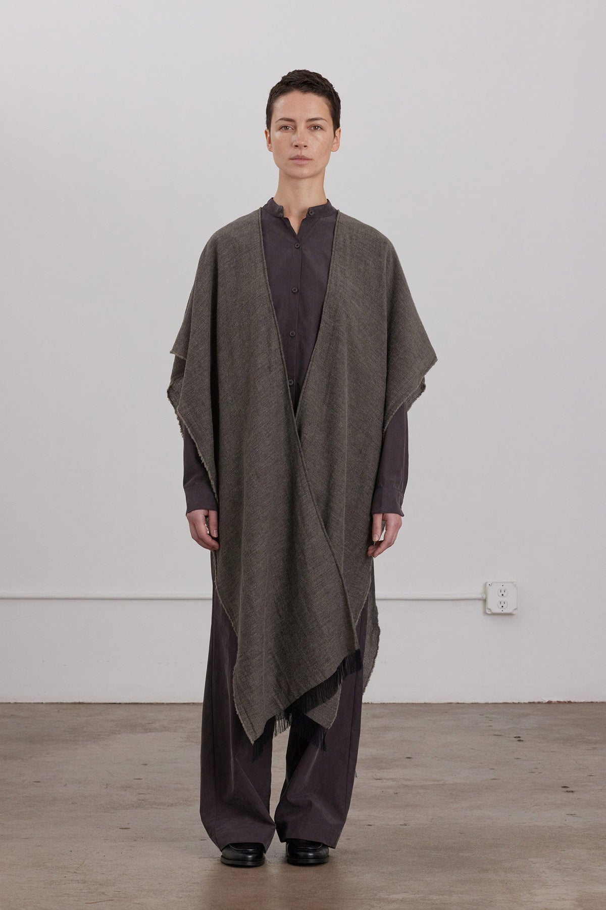 LIGHT WOOL LONG PONCHO / GREY