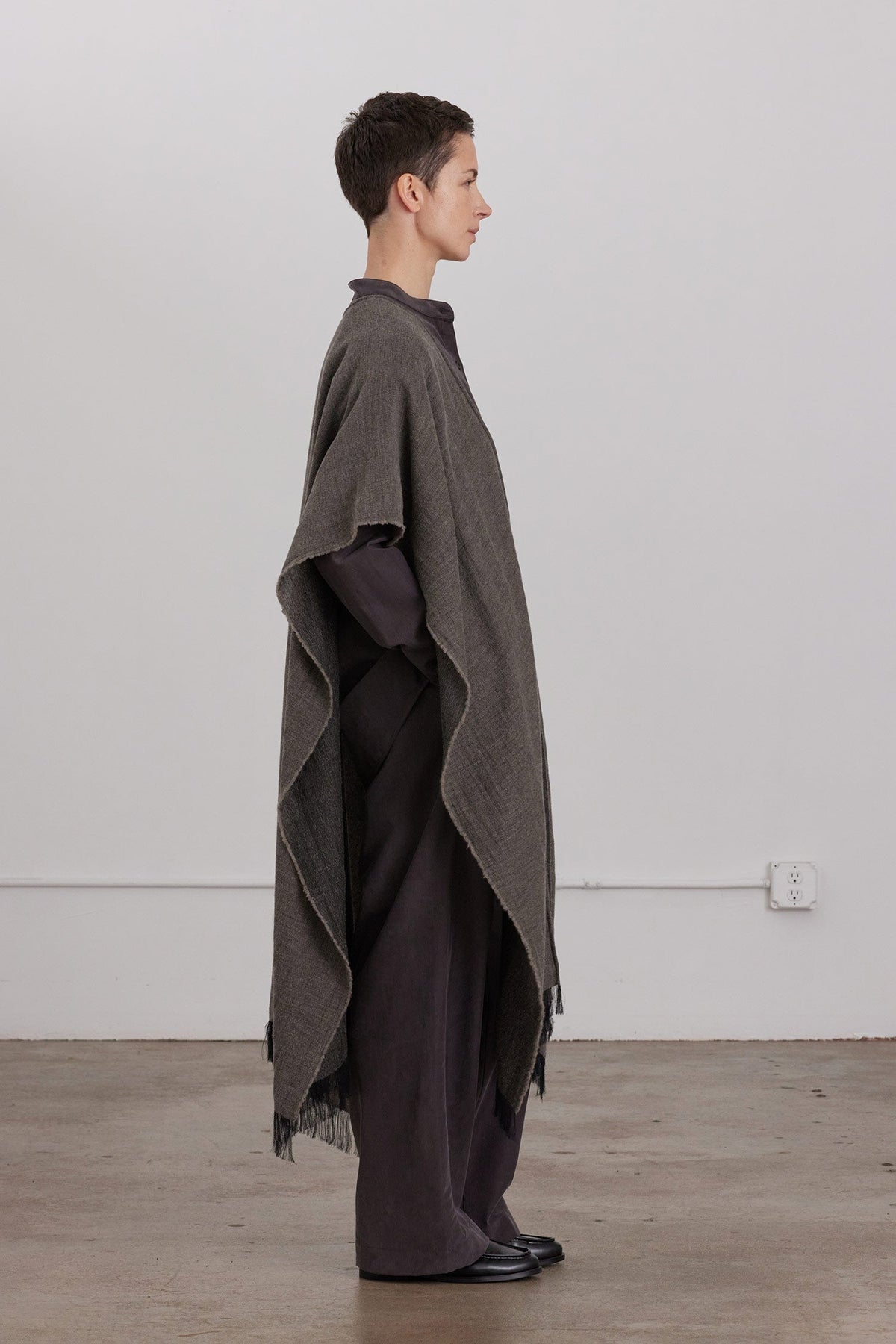 LIGHT WOOL LONG PONCHO / GREY