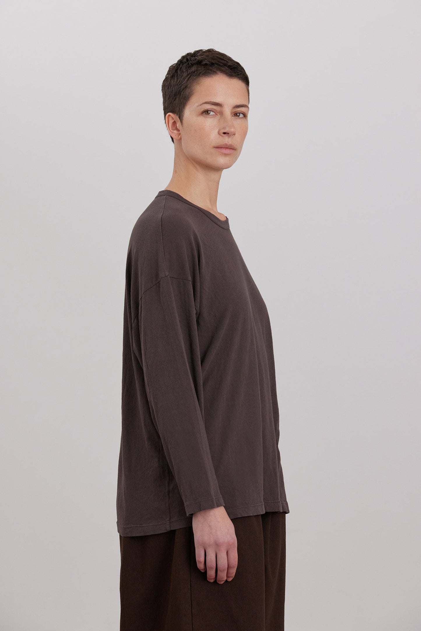 ORGANIC COTTON LOOSE FIT LONG SLEEVE / DK. CACAO