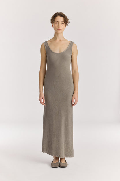 MAXI DRESS / DK. STONE
Scooped neckline
Bias cut
Textured 50% Rayon 50% Cotton
Cold machine or hand wash, tumble dry low or dry flat, no bleach
Style Number: RC-MD08
Regular fit
MADE IN USA
