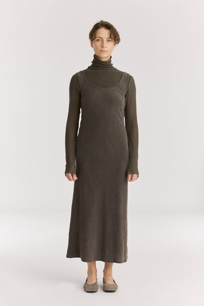 MAXI DRESS / SLATE
Scooped neckline
Bias cut
Textured 50% Rayon 50% Cotton
Cold machine or hand wash, tumble dry low or dry flat, no bleach
Style Number: RC-MD08
Regular fit
MADE IN USA