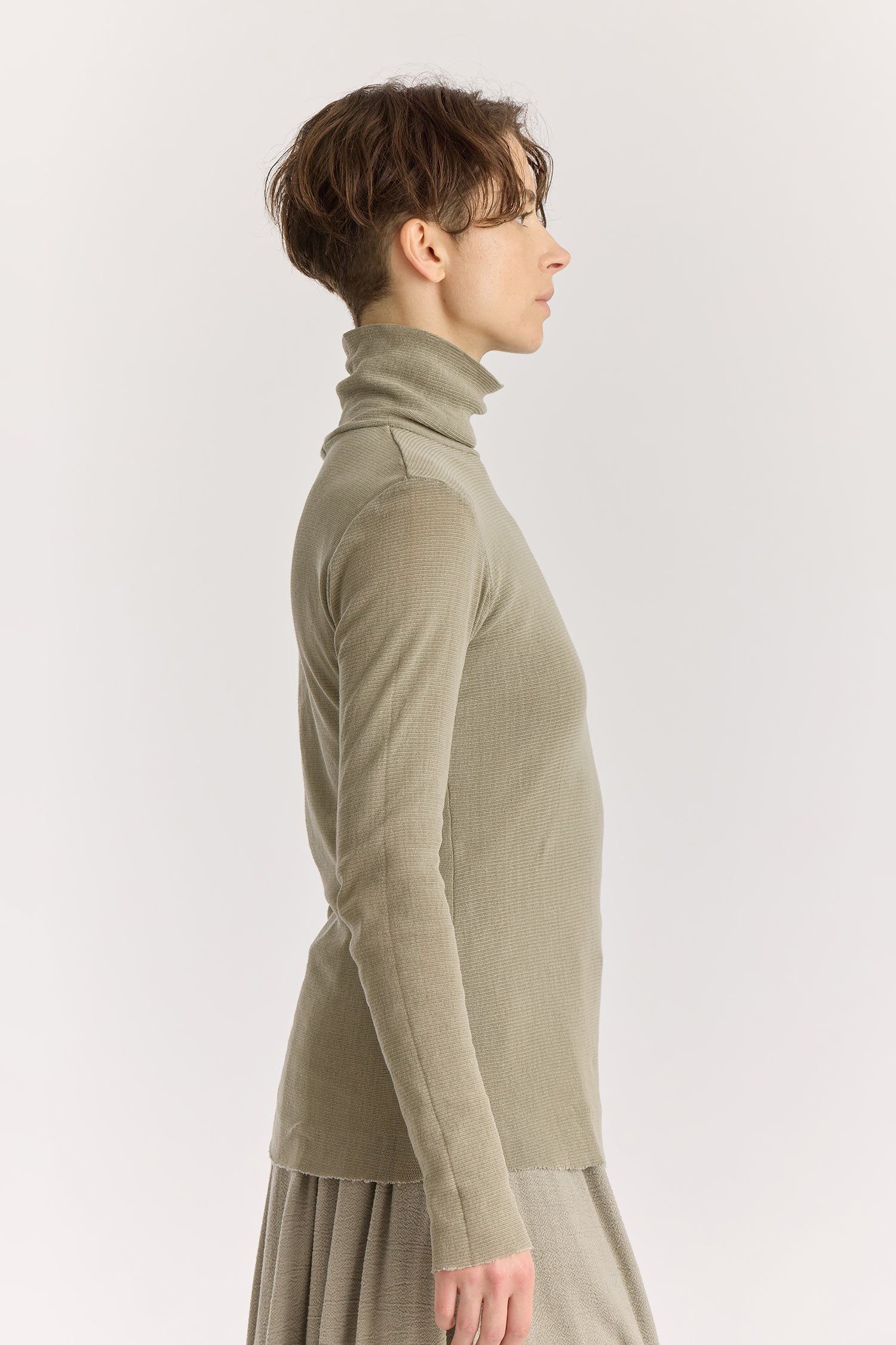 DOUBLE MESH TURTLENECK / limestone
Double-layered turtleneck
Fitted silhouette
Double-layered main body, single-layered sleeve
100% cotton mesh
Cold machine or hand wash, tumble dry low in a mesh bag or dry flat, no bleach
Style Number: MC-TN04
Fitted fit
Made in USA