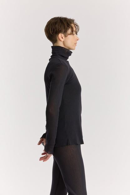 DOUBLE MESH TURTLENECK / BLACK
Double-layered turtleneck
Fitted silhouette
Double-layered main body, single-layered sleeve
100% cotton mesh
Cold machine or hand wash, tumble dry low in a mesh bag or dry flat, no bleach
Style Number: MC-TN04
Fitted fit
Made in USA