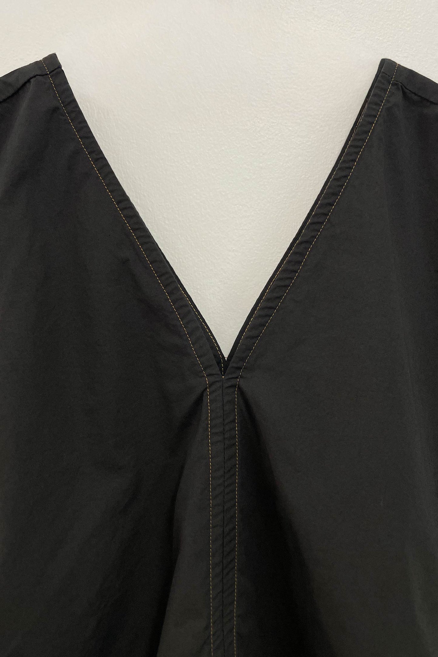 V-NECK TOP / BLACK / OCP-VT15 (CONTRASTED STITCHES)
