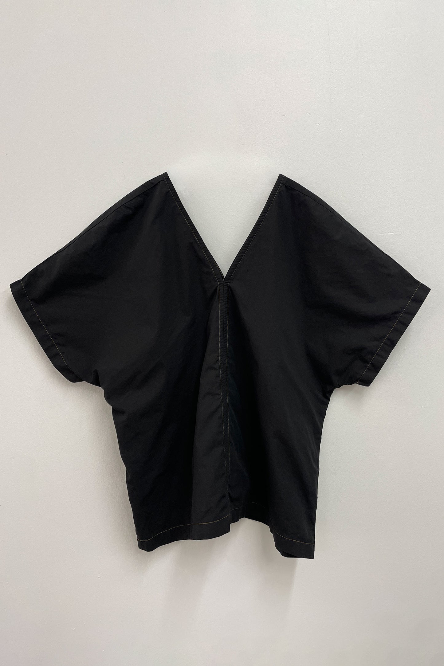 V-NECK TOP / BLACK / OCP-VT15 (CONTRASTED STITCHES)