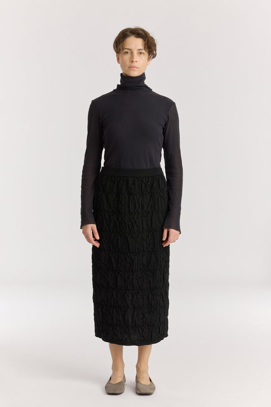 DOUBLE MESH TURTLENECK / BLACK
Double-layered turtleneck
Fitted silhouette
Double-layered main body, single-layered sleeve
100% cotton mesh
Cold machine or hand wash, tumble dry low in a mesh bag or dry flat, no bleach
Style Number: MC-TN04
Fitted fit
Made in USA