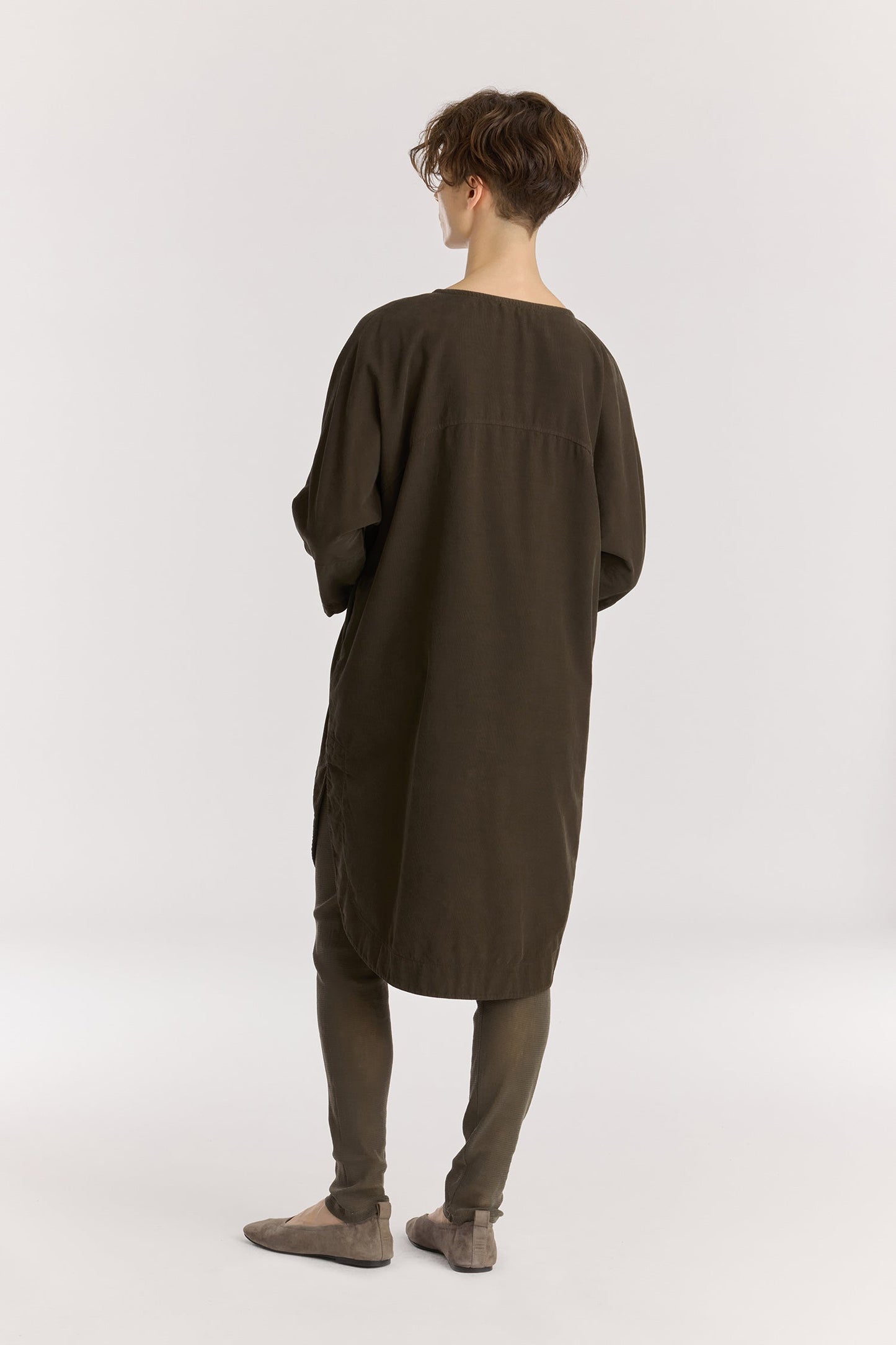 Painter Dress / Dark forest
Wide crew neck
Dropped shoulder
Side seam pockets
Soft baby corduroy
100% Cotton
Cold machine or hand wash, tumble dry low or dry flat, no bleach
Style Number: BC-NPD02
Relaxed fit
Made in USA