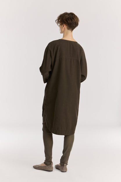 Painter Dress / Dark forest
Wide crew neck
Dropped shoulder
Side seam pockets
Soft baby corduroy
100% Cotton
Cold machine or hand wash, tumble dry low or dry flat, no bleach
Style Number: BC-NPD02
Relaxed fit
Made in USA