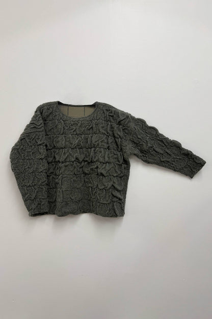 QUILTED DOUBLE-LAYERED KNIT PULLOVER / GREY
