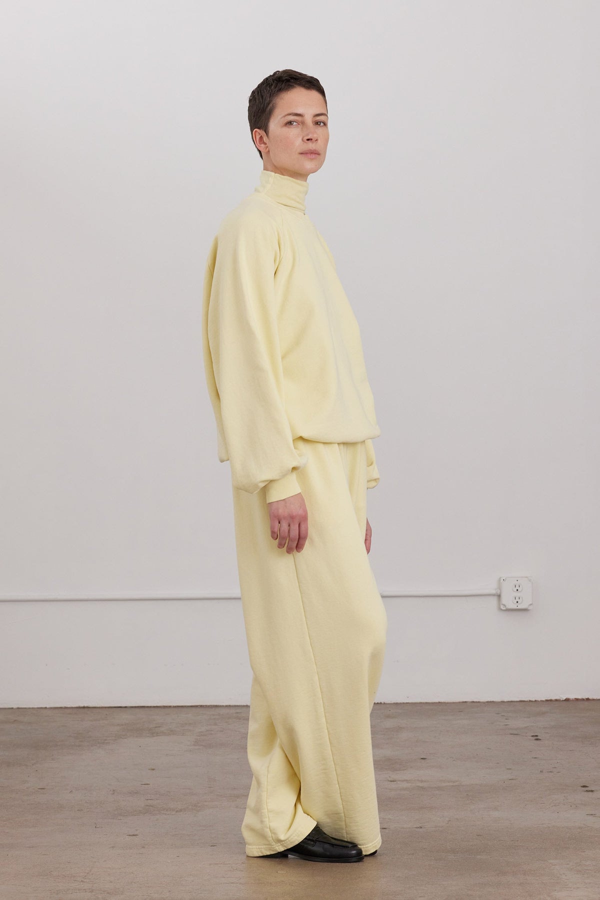 ORGANIC COTTON CASHMERE RAGLAN SWEATSHIRT / CUSTARD