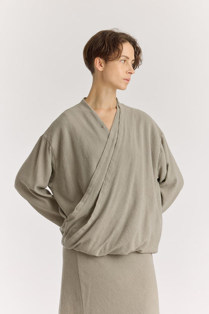 DRAPY SHIRTS / LIMESTONE
Stand collar
A single button closure at the front
Crossed shirts
Double-layered front body
Textured 50% Rayon 50% Cotton
Cold machine or hand wash, tumble dry low or dry flat, no bleach
Style Number: RC-DPS01
Relaxed fit
MADE IN USA
