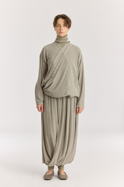 DRAPY SHIRTS / LIMESTONE
Stand collar
A single button closure at the front
Crossed shirts
Double-layered front body
Textured 50% Rayon 50% Cotton
Cold machine or hand wash, tumble dry low or dry flat, no bleach
Style Number: RC-DPS01
Relaxed fit
MADE IN USA