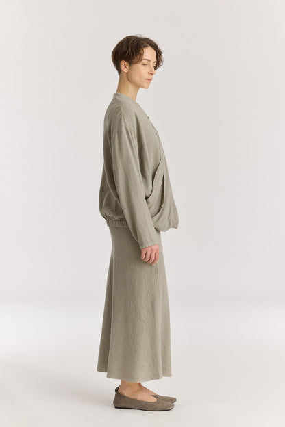 DRAPY SHIRTS / LIMESTONE
Stand collar
A single button closure at the front
Crossed shirts
Double-layered front body
Textured 50% Rayon 50% Cotton
Cold machine or hand wash, tumble dry low or dry flat, no bleach
Style Number: RC-DPS01
Relaxed fit
MADE IN USA
