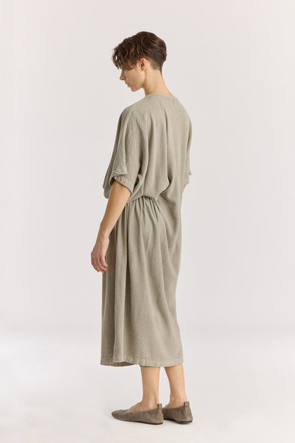 GREEK DRESS / LIMESTONE
Basic crew neck with self-binding
One side seam pocket
Elastic details at the front and back
Inner string across the waist to tie for different silhouette
Textured 50% Rayon 50% Cotton
Cold machine or hand wash, tumble dry low or dry flat, no bleach
Style Number: RC-GD03
Relaxed fit
MADE IN USA